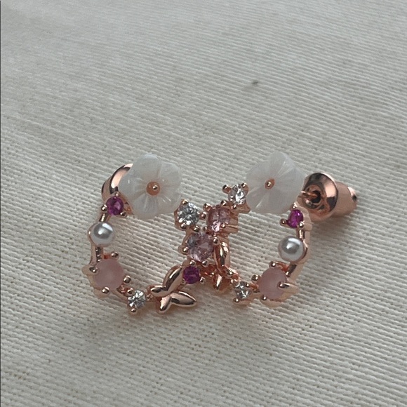 Ramla Jewelry Jewelry - Elegant Ramla Rose Gold Plated Floral Earrings